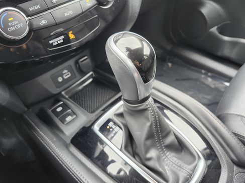 Used 2019 Nissan Rogue SL AWD/4WD image 34