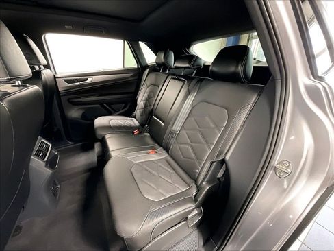 Used 2024 Volkswagen Atlas Cross Sport SE AWD/4WD image 15