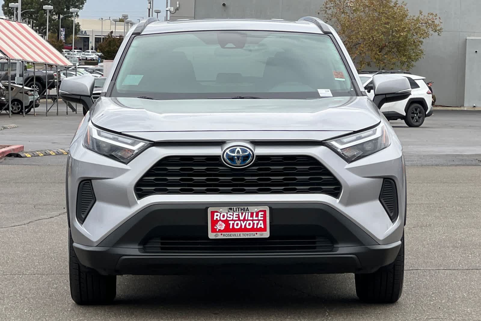 Used 2022 Toyota RAV4 XLE w/ Convenience Package AWD/4WD image 10