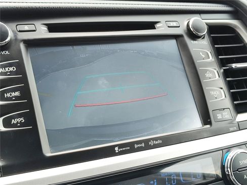 Used 2017 Toyota Highlander SE image 31