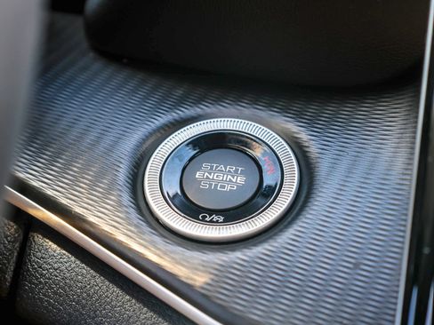 Used 2023 Jeep Grand Cherokee Altitude AWD/4WD image 14