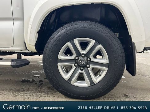 Used 2017 Toyota Tacoma Limited image 13