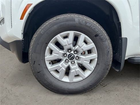Used 2024 Nissan Frontier SV w/ SV Convenience Package image 15