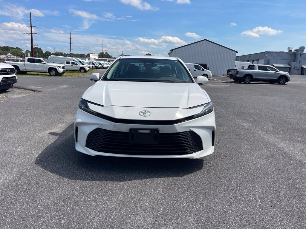 Used 2025 Toyota Camry LE FWD image 8