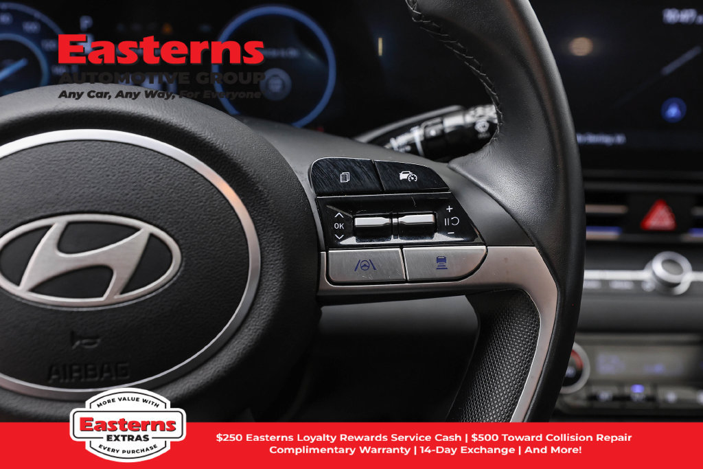 Used 2025 Hyundai Elantra SEL FWD image 17