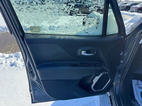 Certified 2023 Jeep Renegade Latitude image 8