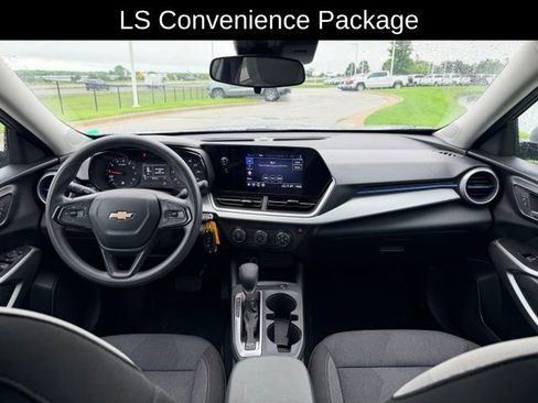 Used 2024 Chevrolet Trax LS w/ LS Convenience Package FWD image 7