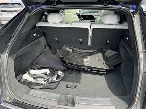 Used 2024 Cadillac Lyriq Luxury image 38