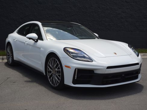Certified 2024 Porsche Panamera 4 AWD/4WD image 9