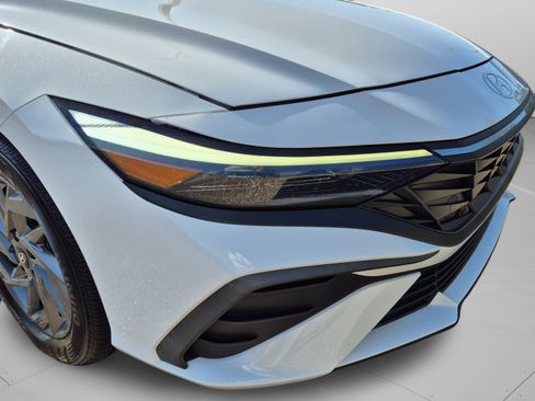 Certified 2024 Hyundai Elantra SEL FWD image 32