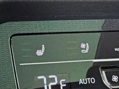Used 2025 Volkswagen Taos SEL AWD/4WD image 21