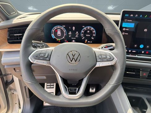 New 2026 Volkswagen Tiguan SEL R-Line AWD/4WD image 18
