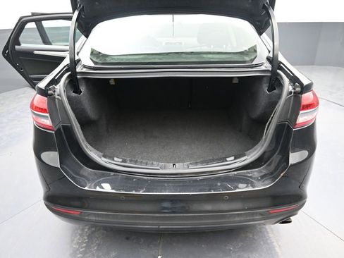 Used 2018 Ford Fusion SE w/ Fusion SE Technology Package image 32