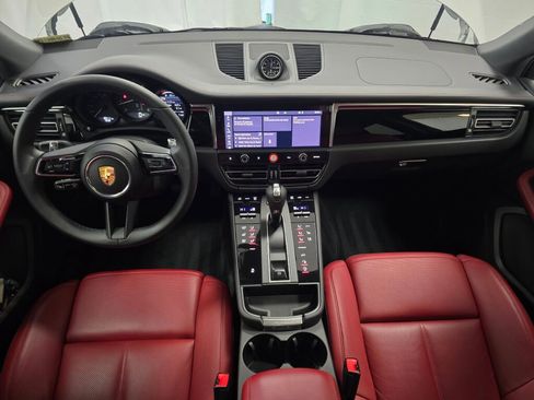 Certified 2025 Porsche Macan image 17