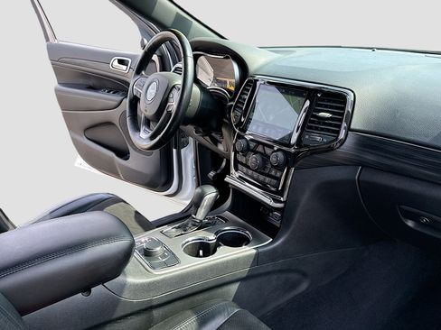 Used 2022 Jeep Grand Cherokee Laredo X image 5