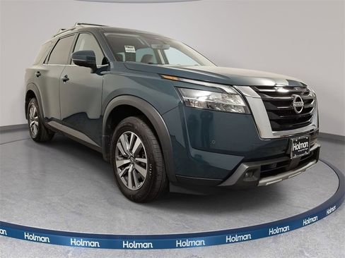 Used 2024 Nissan Pathfinder SL image 4