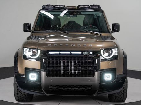 Used 2025 Land Rover Defender 110 X-Dynamic SE image 10