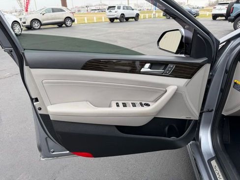 Used 2016 Hyundai Sonata Limited w/ Option Group 02 image 21