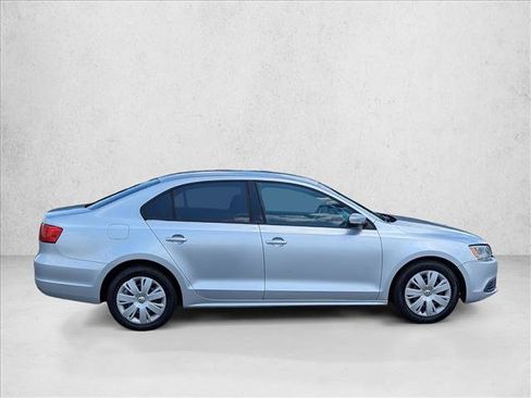 Used 2012 Volkswagen Jetta SE FWD image 4