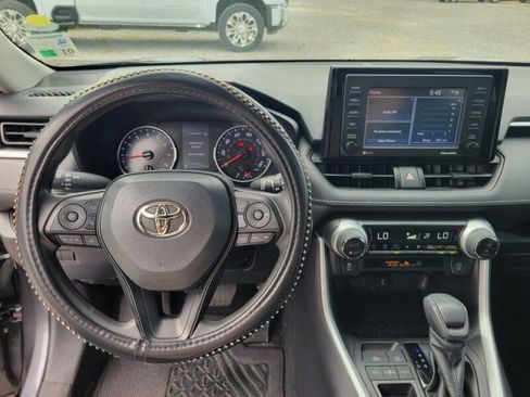 Used 2022 Toyota RAV4 XLE FWD image 15