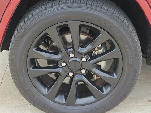 Used 2017 Jeep Grand Cherokee Altitude image 29