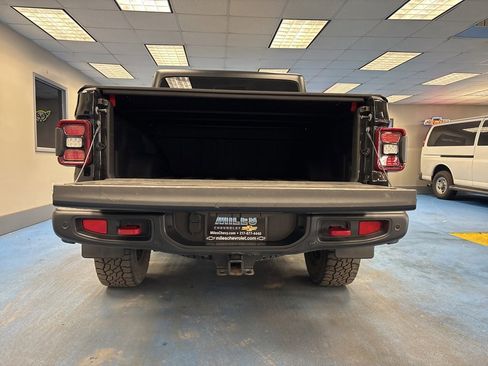 Used 2020 Jeep Gladiator Rubicon image 9