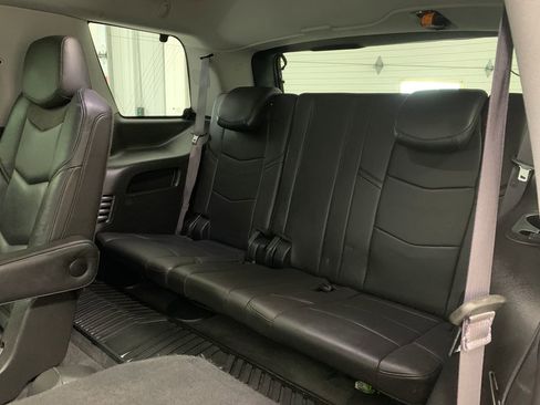 Used 2016 Cadillac Escalade Luxury image 21