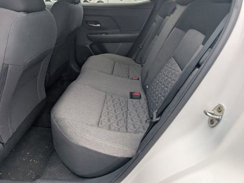Used 2025 Nissan Kicks SV AWD/4WD image 10