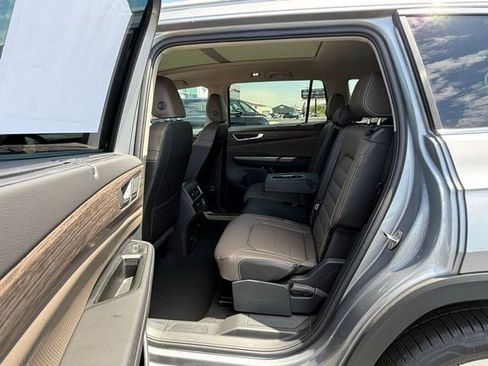 New 2025 Volkswagen Atlas SEL image 9