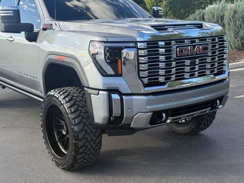 Used 2025 GMC Sierra 3500 Denali w/ Denali Reserve Package AWD/4WD image 3
