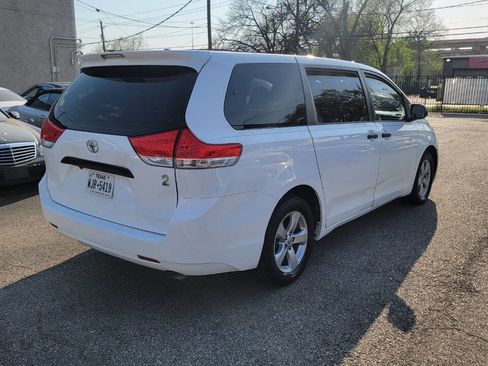 Used 2014 Toyota Sienna L image 6