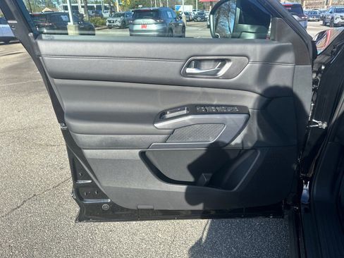 New 2026 Nissan Pathfinder SL image 10