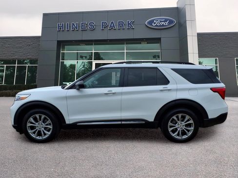 Used 2021 Ford Explorer XLT w/ Equipment Group 202A AWD/4WD image 4