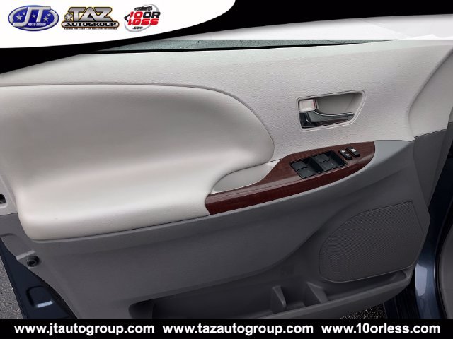 Used 2014 Toyota Sienna XLE FWD image 9