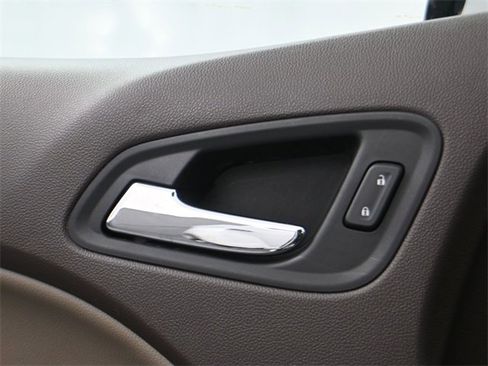 Used 2018 GMC Canyon SLT w/ Driver Alert Package image 13