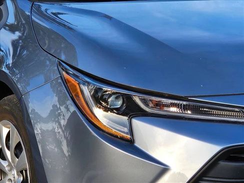 Used 2025 Toyota Corolla LE FWD image 5