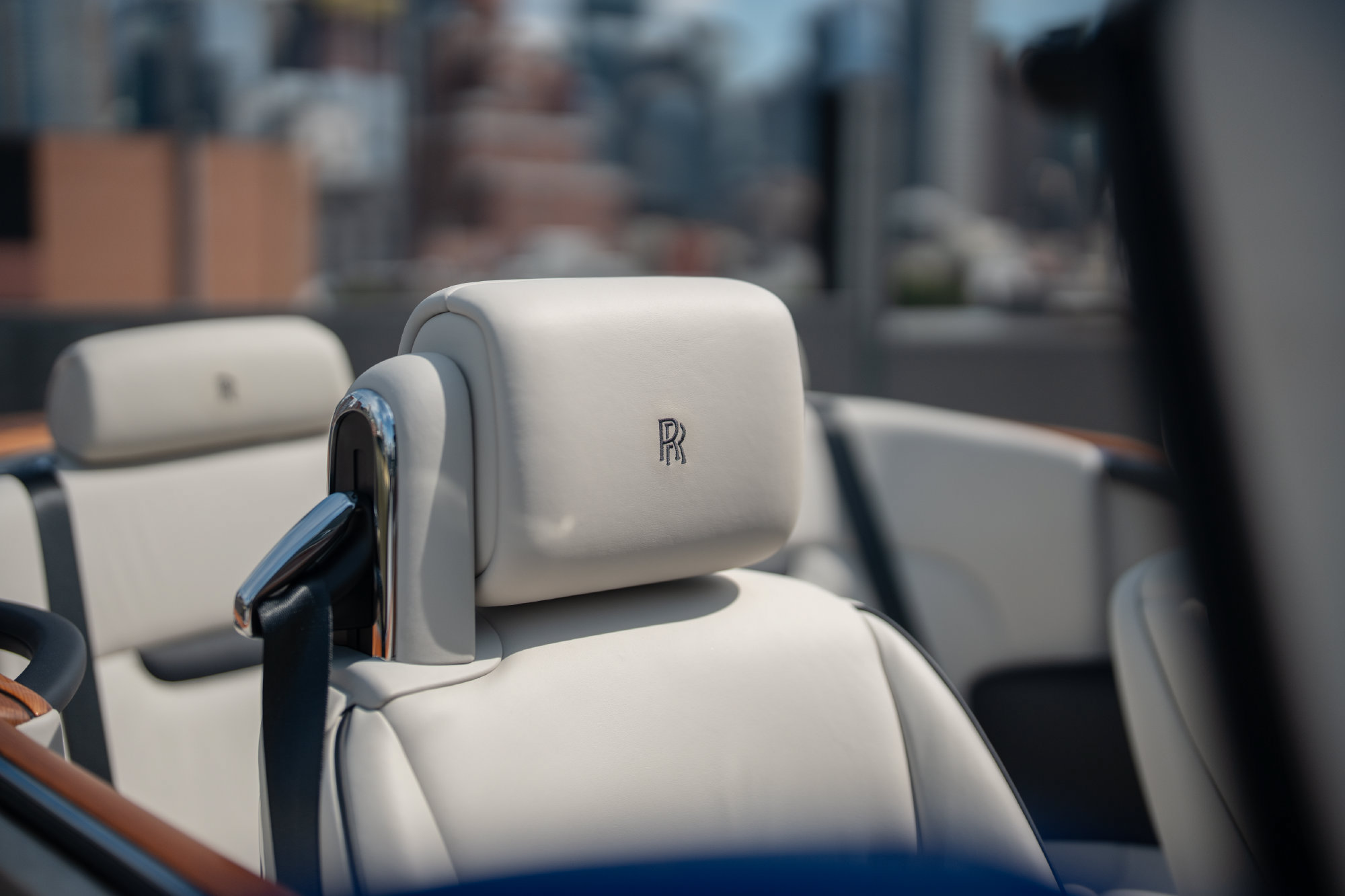 Used 2011 Rolls-Royce Phantom Drophead Coupe RWD image 22