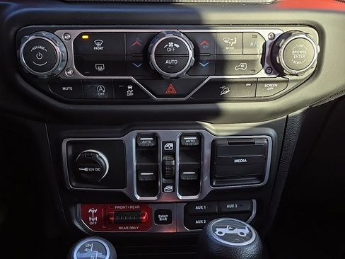 Used 2018 Jeep Wrangler Unlimited Rubicon image 18