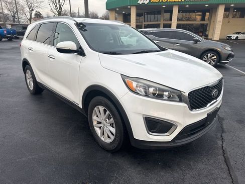 Used 2016 Kia Sorento LX image 9