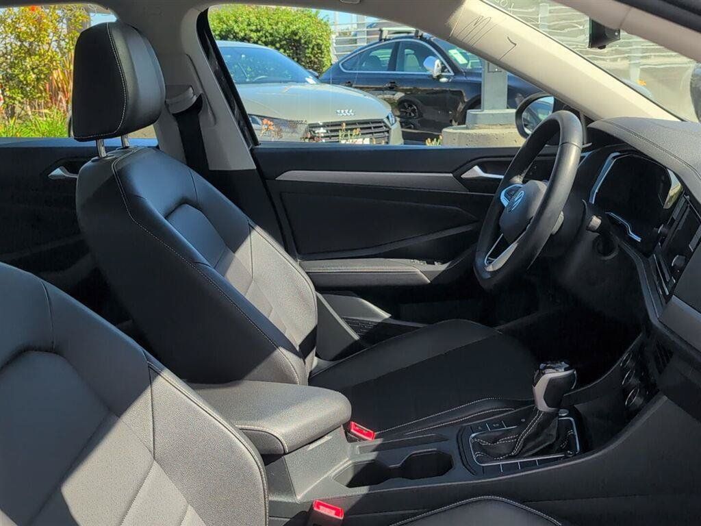 Used 2023 Volkswagen Jetta SE w/ Panoramic Sunroof Package FWD image 13