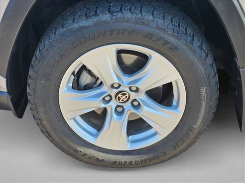 Used 2021 Toyota RAV4 XLE w/ Convenience Package AWD/4WD image 24