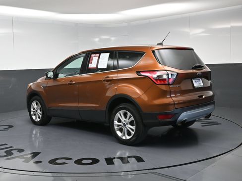 Used 2017 Ford Escape SE FWD image 7