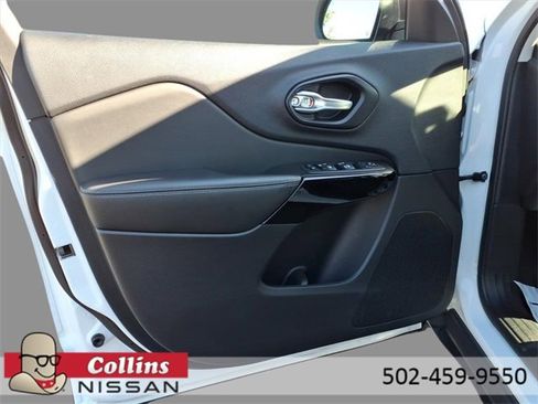 Used 2023 Jeep Cherokee Altitude Lux image 18