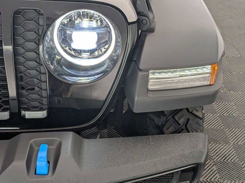 Used 2023 Jeep Wrangler Unlimited image 10