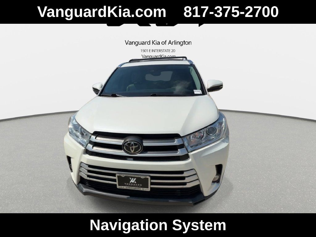 Used 2019 Toyota Highlander XLE FWD image 3