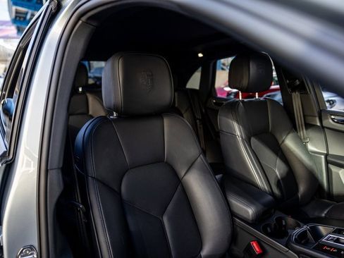 Certified 2025 Porsche Macan image 35