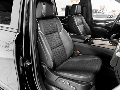 Used 2024 Cadillac Escalade ESV Sport Platinum w/ LPO, ONYX Package image 19