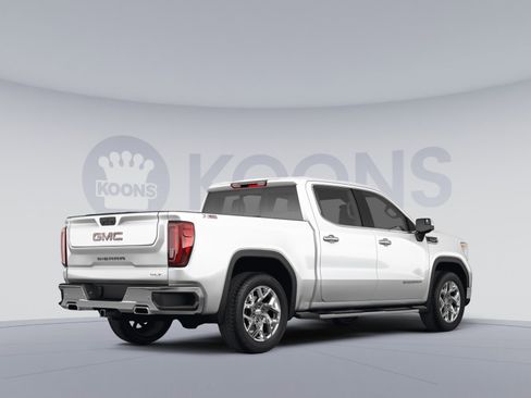 Used 2022 GMC Sierra 1500 SLT w/ SLT Premium Plus Package AWD/4WD image 4