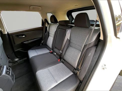 Used 2022 Nissan Rogue SV AWD/4WD image 19