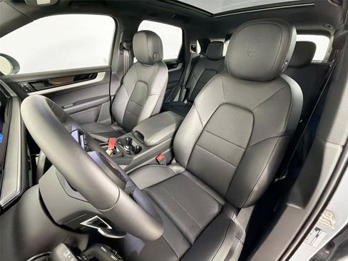 Used 2025 Porsche Cayenne AWD/4WD image 5